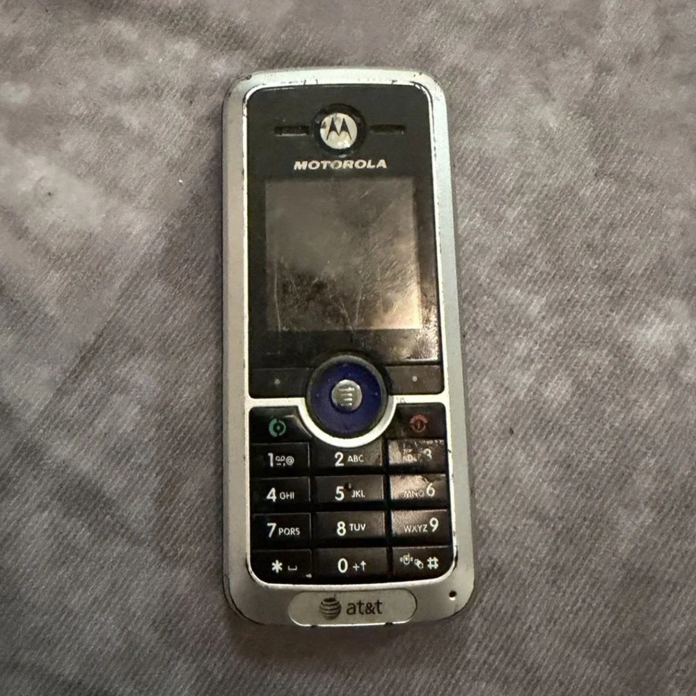 Motorola C168i AT&T Bar Cell Phone Black/Silver Keypad 60MB For Parts